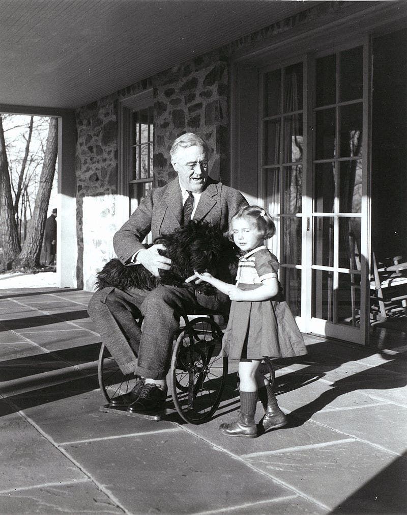 صورة للرئيس الأميركي فرانكلين روزفلت على كرسيه المتحرك