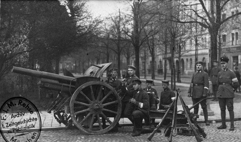 صورة لعدد من قوات الفرايكوربس ببرلين