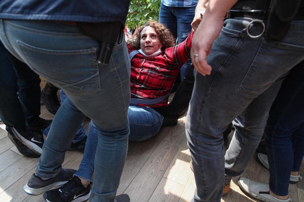الشرطة التركية تهاجم محتجين يطالبون بالديمقراطية