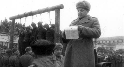 صورة لجانب من الإعدامات بالجيش السوفيتي