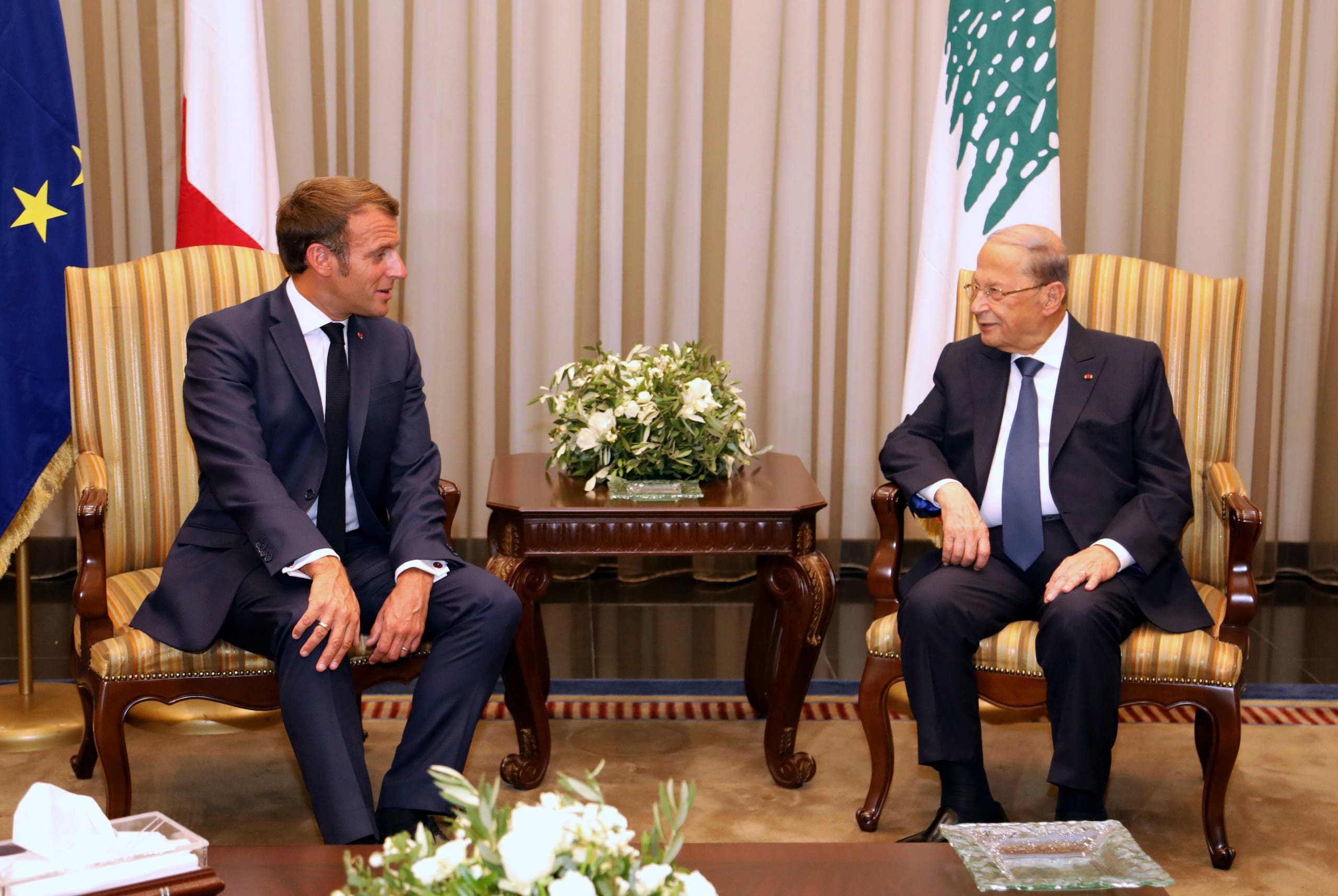 ماكرون مع الرئيس اللبناني ميشيل عون
