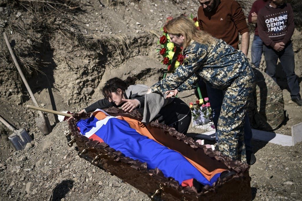 دفن قتلى في إقليم كاراباخ - أرشيفية