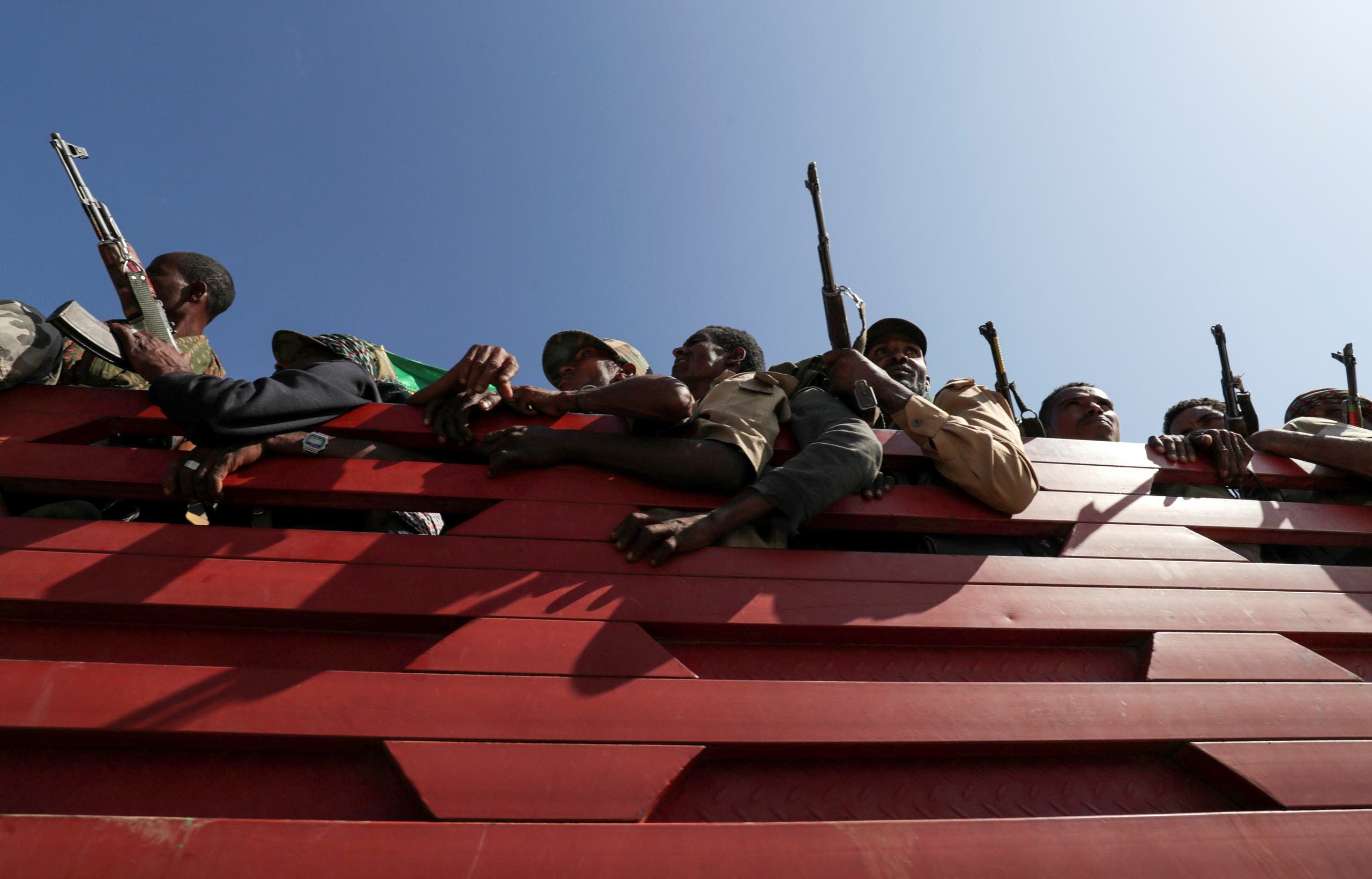 أفراد من قوات ولاية أمهرة الإثيوبية في طريقهم لمواجهة الجبهة الشعبية لتحرير تيغراي