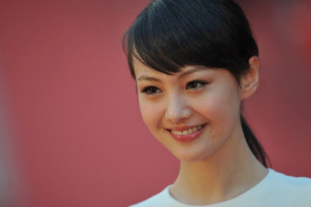 الممثلة الصينية الشهيرة شنغ شوانغ