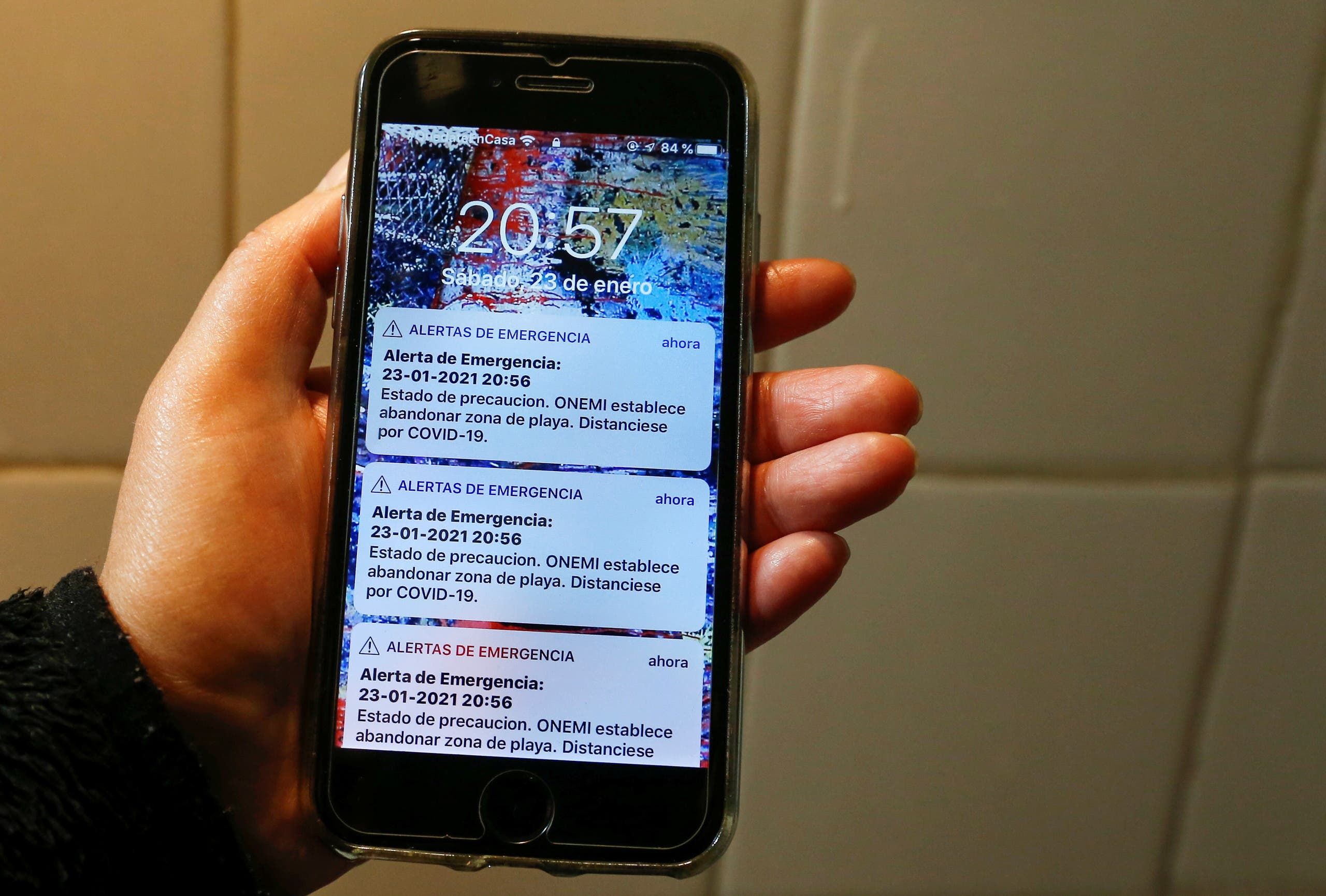 وزارة الداخلية التشيلية أرسلت التحذير الخطأ من تسونامي عبر الهواتف المحمولة