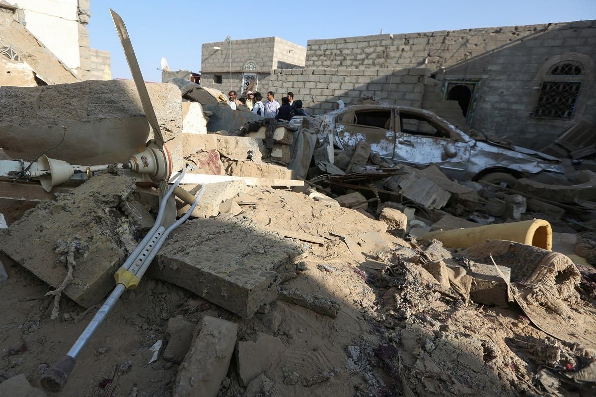 آثار استهداف صاروخ باليستي حوثي لمنطقة سكنية في مأرب (أرشيفية)