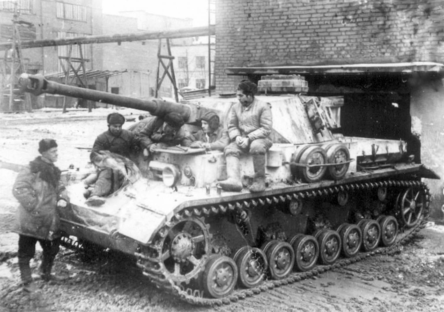 دبابة ألمانية بقبضة السوفيت بستالينغراد