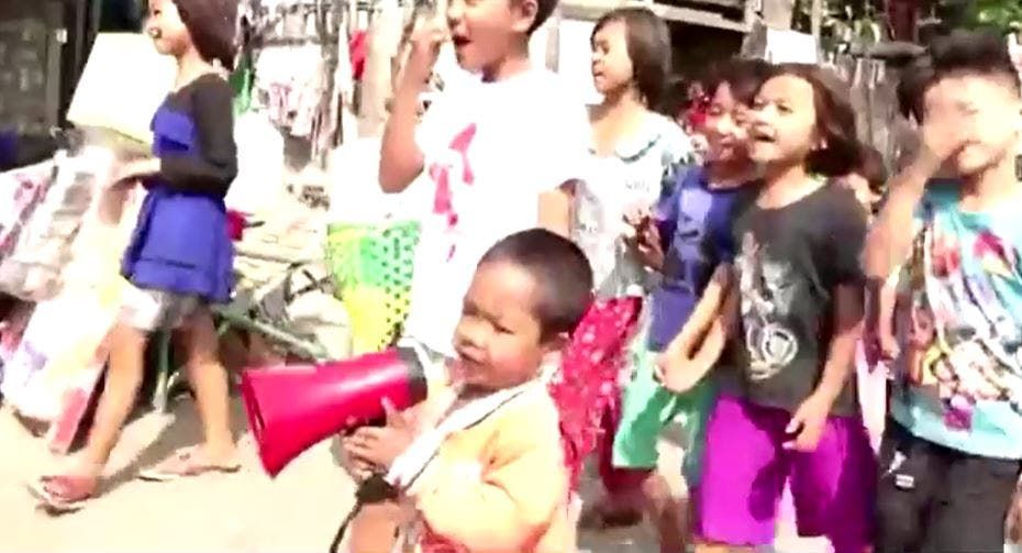 أطفال يشاركون في احتجاجات ميانمار