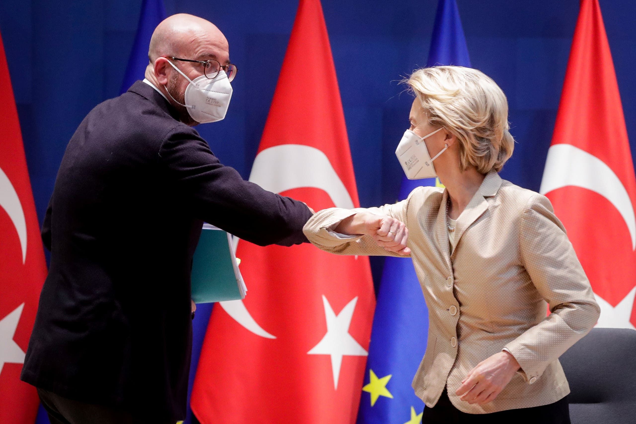 فون دير ليين وميشال خلال لقاءهما في بروكسل بمارس الماضي قبل لقاء افتراضي مع الرئيس التركي