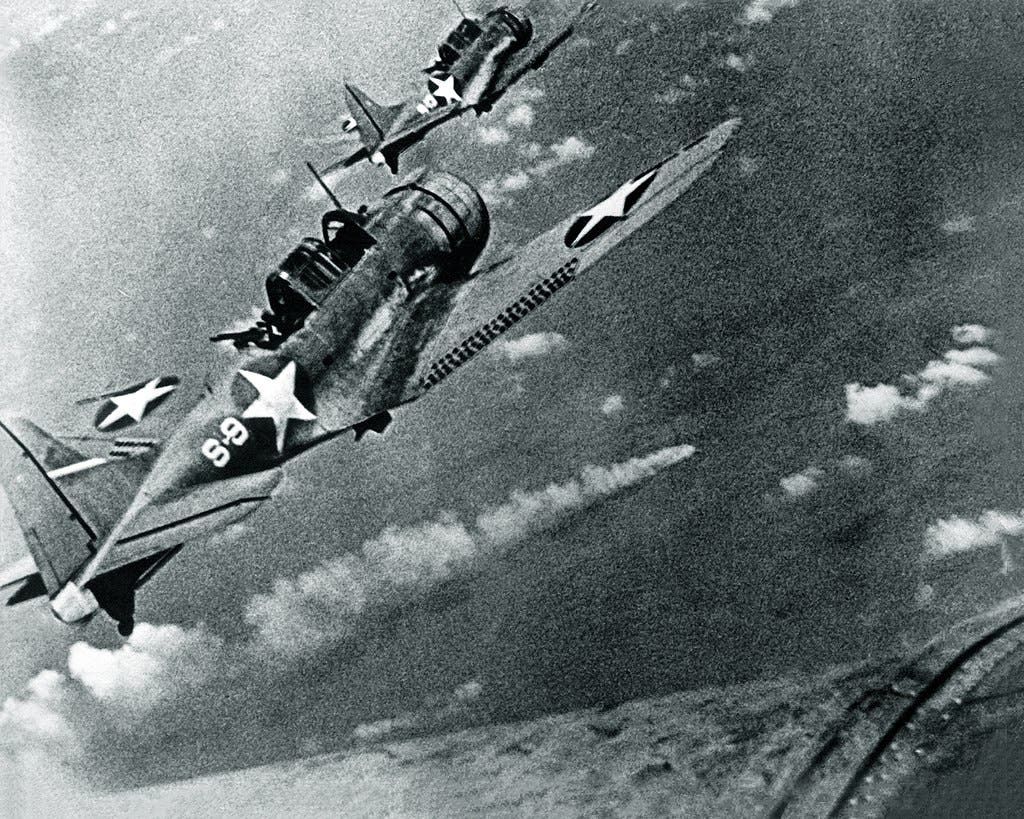 صورة لعدد من الطائرات الأميركية بمعركة ميدواي
