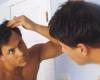 3 أسباب محتملة لتساقط الشعر عند الشباب منها نقص فيتامين "د"