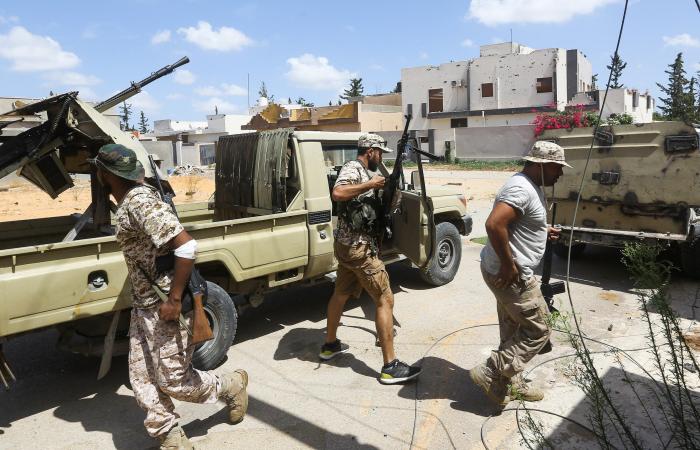 ليبيا.. الجيش يطوق مصراتة ويتوسع ميدانيا