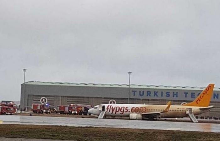 بالصور.. انزلاق طائرة ركاب تركية في مطار بإسطنبول