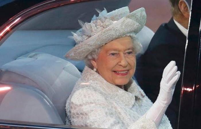 ملكة بريطانيا ترأس محادثات أزمة مع هاري وميغان