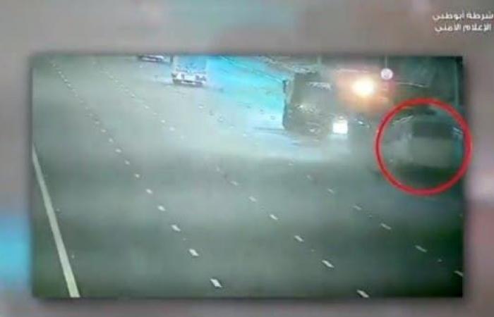 بالفيديو.. وفاة 6 في حادث بأبوظبي بسبب "سائق طائش"
