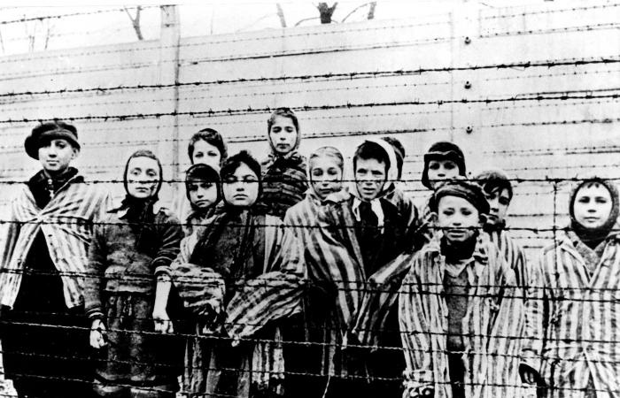 يوم اكتشف العالم معسكر موت قتل به هتلر مليون شخص