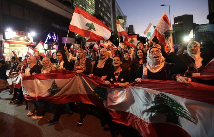 مجلة أميركية: لبنان وحكومة حزب الله بمأزق.. وكذلك الحراك