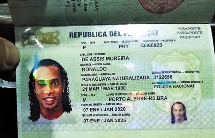 رونالدينيو وشقيقه وقعا ضحيّة 'جوازات مزيفة' في باراغواي!