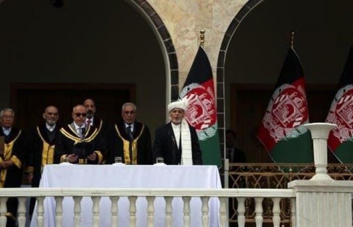 انفجاران مع إعلان غني وعبد الله نفسيهما رئيسين لأفغانستان