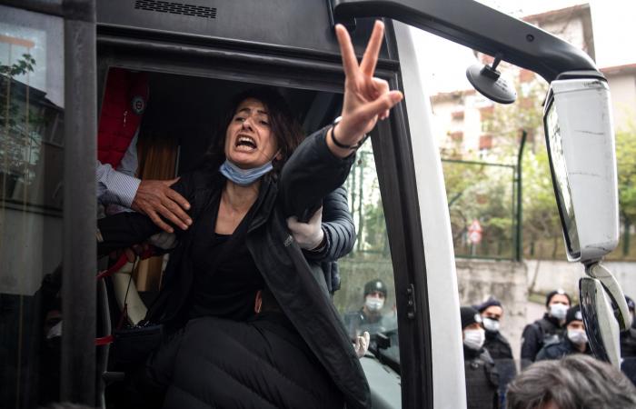 مسؤول نقابي: الحكومة التركية تدفع العمال للبؤس والجوع