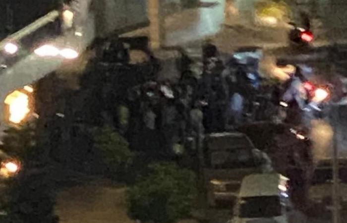 اعتصام امام منزل كرامي في طرابلس (صورة)