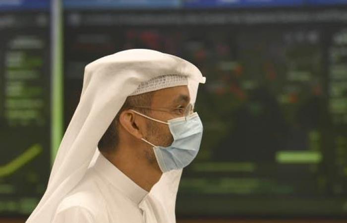 الإمارات ترفع نسبة الموظفين بمقار العمل الحكومي إلى 50%
