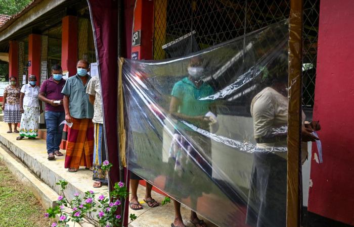 صور.. محاكاة للانتخابات بسريلانكا لاختبار "تدابير كورونا"