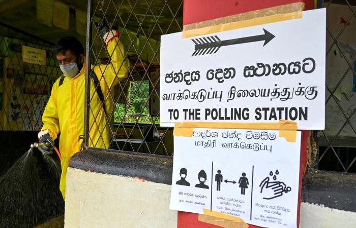 صور.. محاكاة للانتخابات بسريلانكا لاختبار "تدابير كورونا"