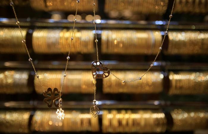 آخر الحصون يسقط.. لبنانيون يبيعون أساور وعقود الذهب