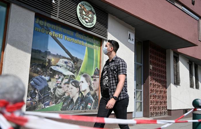 أزمة كورونا تدفع الشباب المجريين إلى الانضمام للجيش