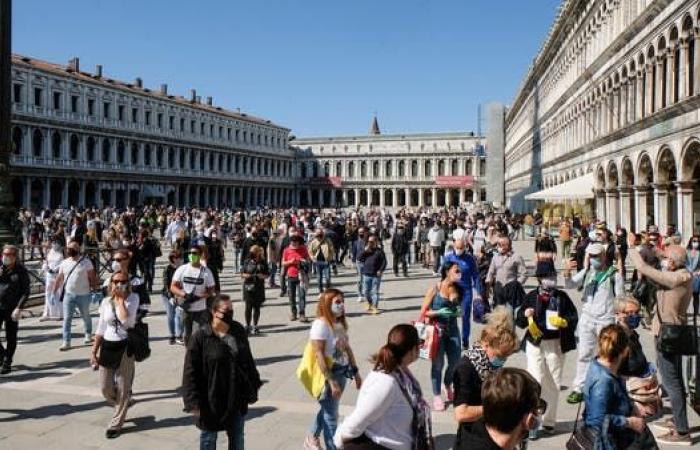 إيطاليا تسجل أكثر من 1600 إصابة جديدة بكورونا