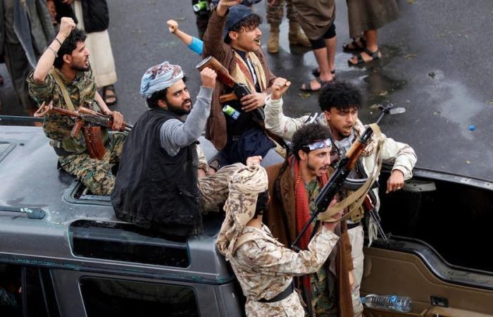 اليمن.. تويتر تحجب حساب تلفزيون "المسيرة" التابع للحوثي