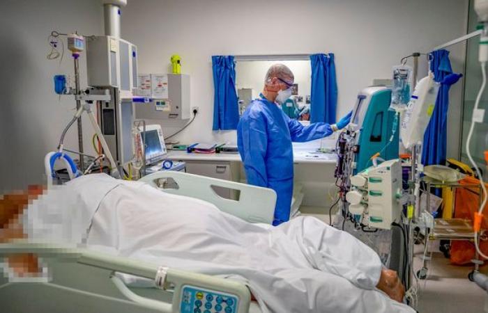 علماء بريطانيين: كورونا يتحور وقد يسبب وفاة المصابين أسرع من الموجة الأولى