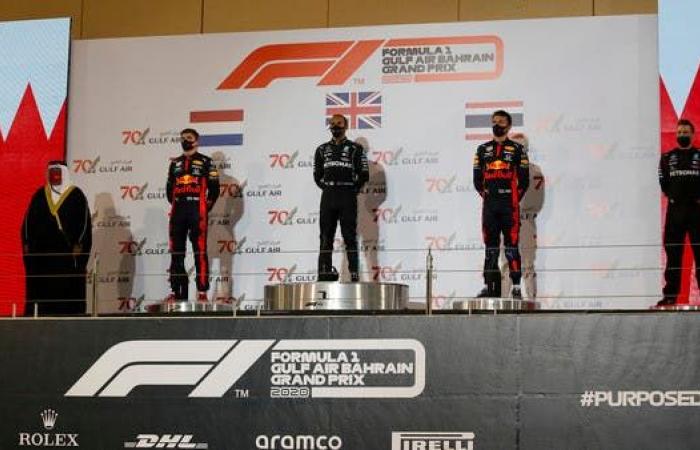 هاميلتون يفوز بسباق جائزة البحرين الكبرى