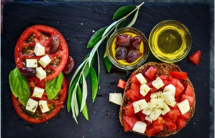 المقليات واللحوم المصنعة والحلويات تفسد فوائد نظام حمية البحر المتوسط