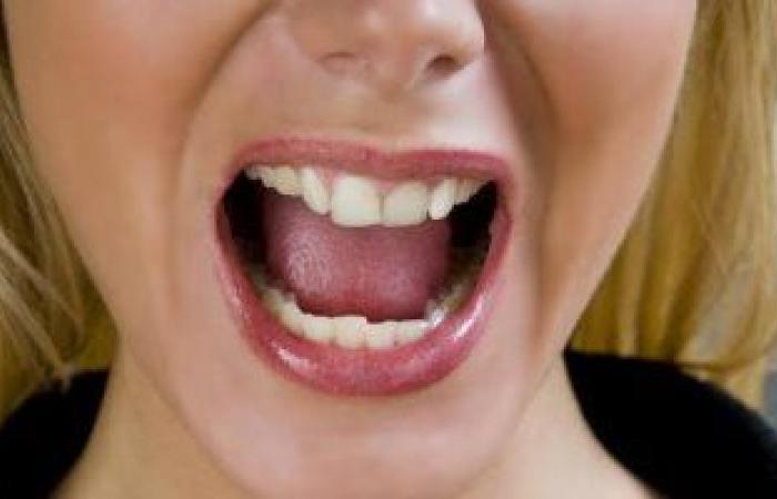 استمرار التهاب الفم أكثر من أسبوعين قد يكون علامة على الإصابة بالسرطان