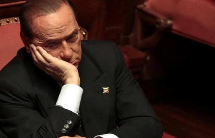نقل رئيس وزراء إيطاليا السابق برلسكوني للمستشفى بسبب مشكلة في القلب