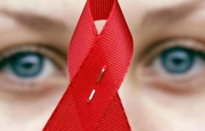 كيف يتطور فيروس نقص المناعة البشرية الى الإيدز؟.. اعرف مراحل تطور المرض