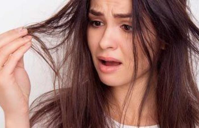 تساقط الشعر أحد أعراض كورونا الممتدة.. دراسة توضح
