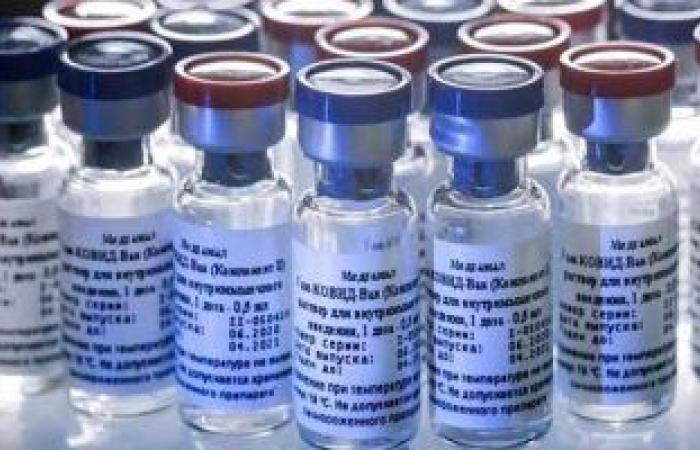 هل التطعيم بالجرعات الكاملة للقاح كورونا يحمى من المضاعفات الخطيرة؟