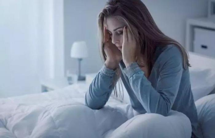 كيف تتعامل مع قلة النوم والأزمات النفسية الناجمة عن وباء كورونا؟