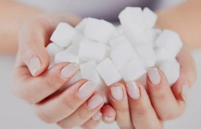 ماذا يحدث بجسمك إذا توقفت عن تناول السكريات؟