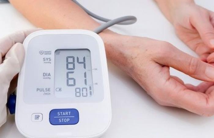 اليوم العالمى لارتفاع ضغط الدم.. تعرف على الفارق بين ارتفاع وانخفاض الضغط