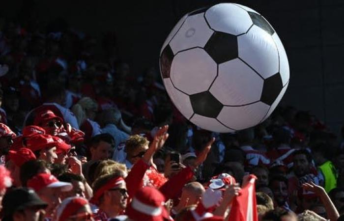 إصابة 3 مشجعين حضروا مباراة الدنمارك وبلجيكا بسلالة "دلتا"