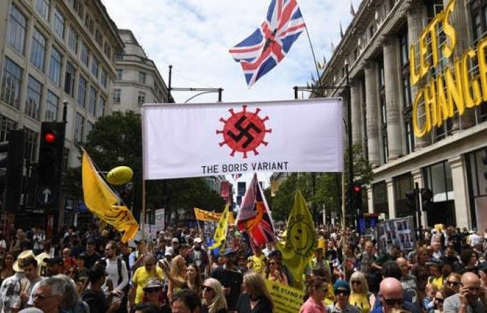 صور لآلاف المتظاهرين في لندن احتجاجاً على قيود كورونا