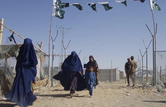 طالبان: سنحترم حقوق المرأة ونسمح بعملها شرط ارتداء الحجاب