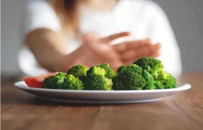أبرزها الأكل بسرعة وأثناء مشاهدة التلفاز.. 6 عادات خاطئة تجنبها لإنقاص وزنك