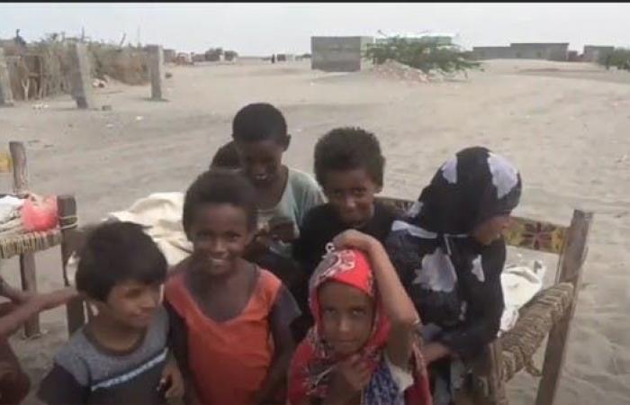 شاهد.. موجة نزوح جديدة لأسر جراء قصف حوثي غرب اليمن
