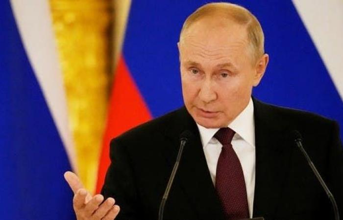 الرئيس الروسي يعزل نفسه بعد مخالطته مصاباً بكورونا