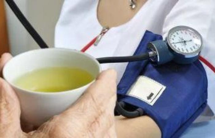 تناول من 5-6 أكواب من الشاى الأخضر يوميًا يُخفض ضغط الدم بشكل ملحوظ
